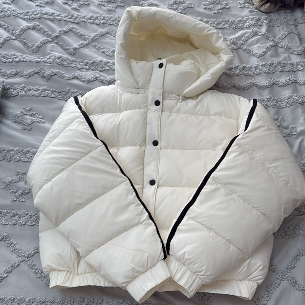 ALO Yoga White Puffer Jacket